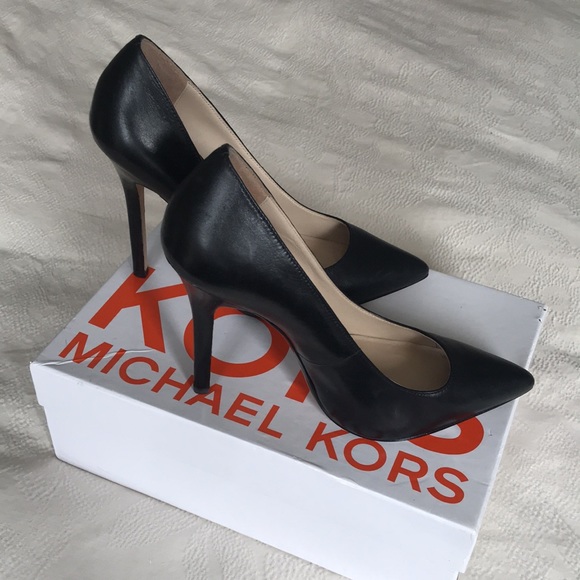 Kors by Michael Kors Aberly Pump - Picture 9 of 17
